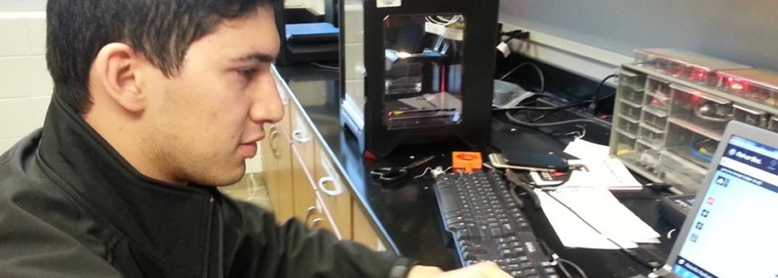 Undergraduate student Azael Roa working on the 3D printing facility